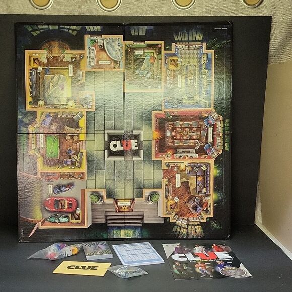 Hasbro CLUE: Classic Mystery Game, Mansion Murder w/2nd Crime Scene-NEW - Picture 3 of 11